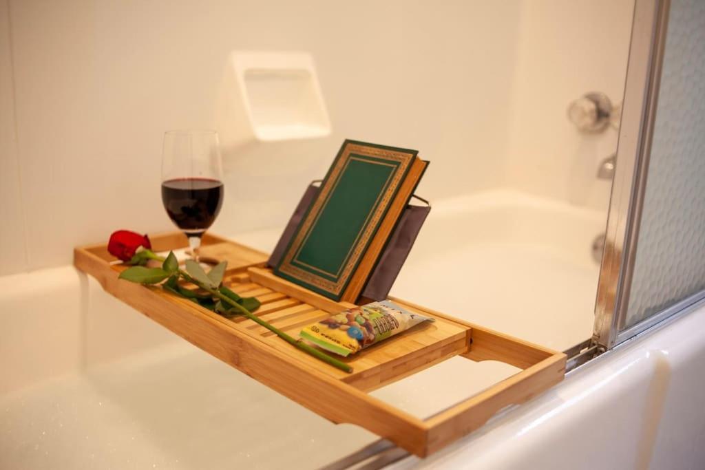 Modern Cabin With Hot Tub Grill Lake Beach Wineries Hiking Fishing And Hershey Park Family And Pet Friendly Superhosts On Ab&B Mount Gretna Eksteriør bilde